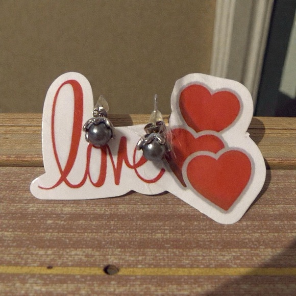 Elegant Silver Pearl Stainless Steel Stud Earrings - Picture 2 of 4